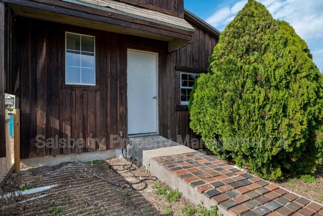 Building Photo - 7584 Ben Day Murrin Rd