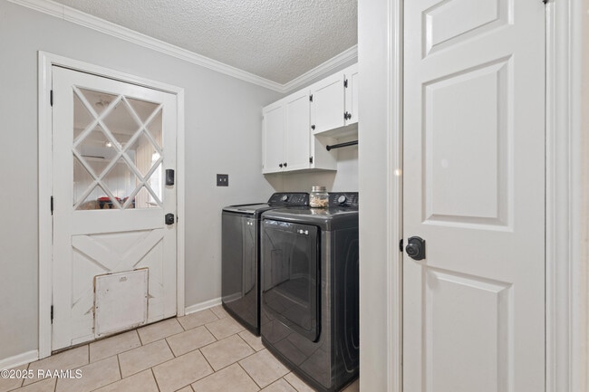 Building Photo - 115 Meadow Glen Dr