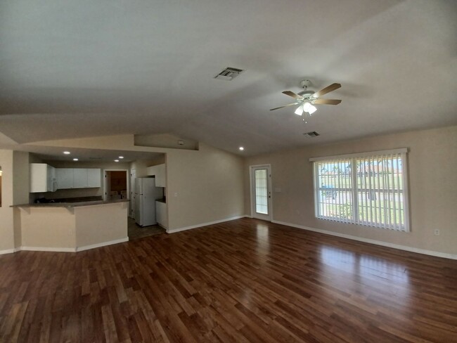 Building Photo - 1124 Diplomat Pkwy W