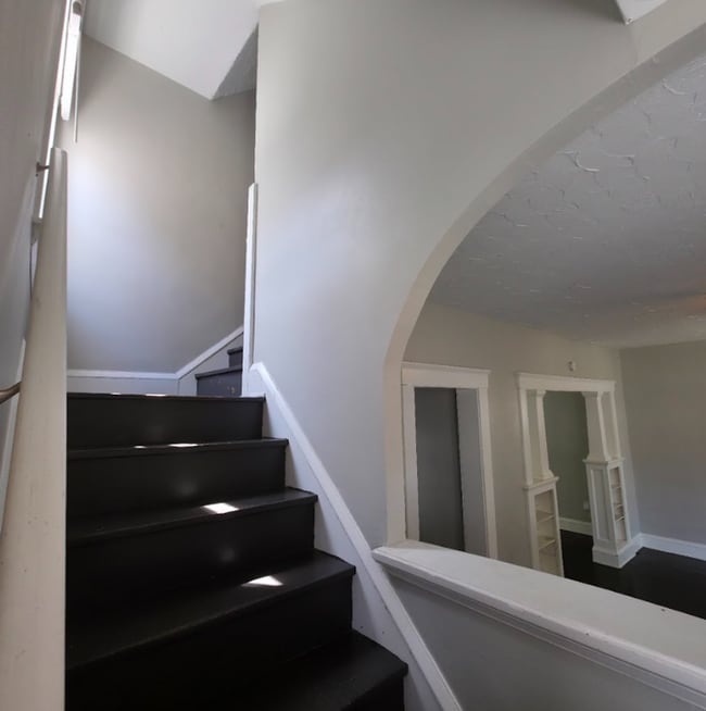 Building Photo - Single Family Home 4 Bedroom and 1 Bath Fo...