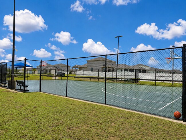 Building Photo - Experience modern & expansive living in this corner-lot 5Bedrooms/3.5Bath home at Ocala!