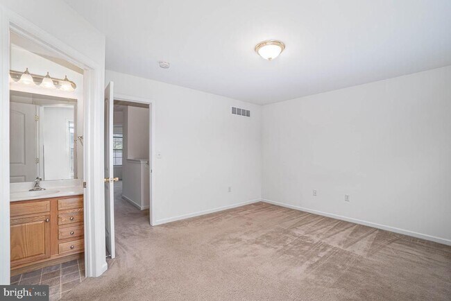 Building Photo - 6383 Creekbend Dr