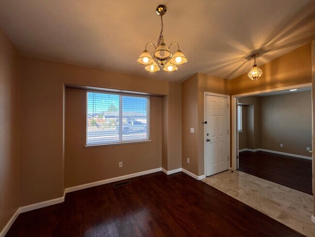 Building Photo - 221 Endeavor Ln