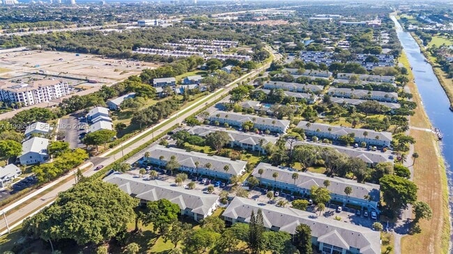 Building Photo - 2300 SW 22nd Ave