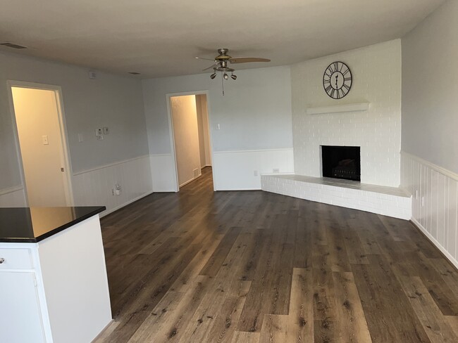 Building Photo - 8834 Sandcastle Ct