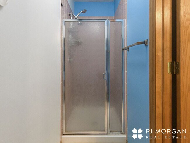 Building Photo - 16911 N Circle