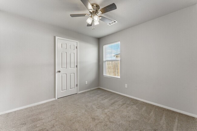 Building Photo - 848 NW Evans Cir