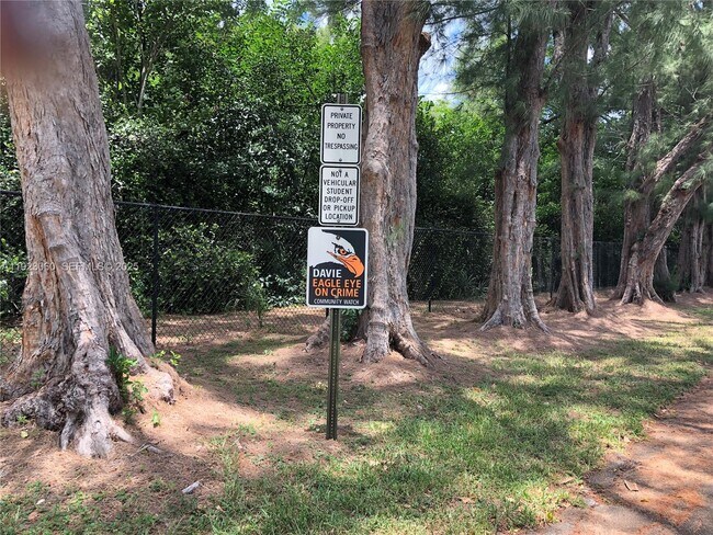 Building Photo - 9441 Evergreen Pl