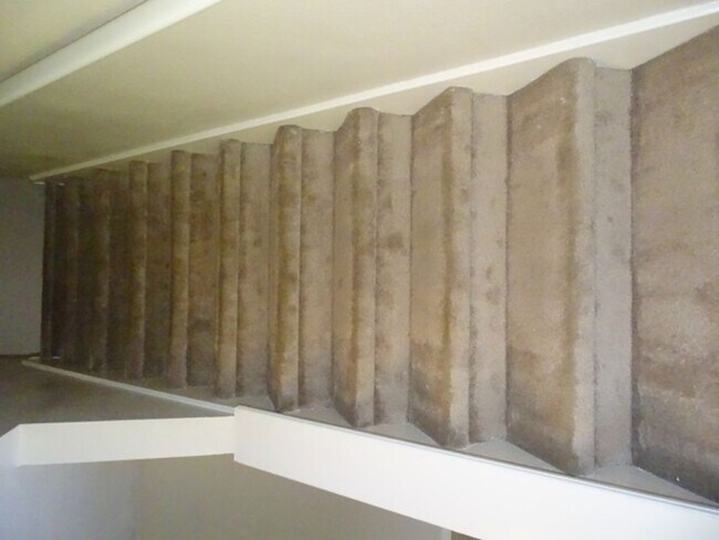 Building Photo - 5907 Deer Lake Dr