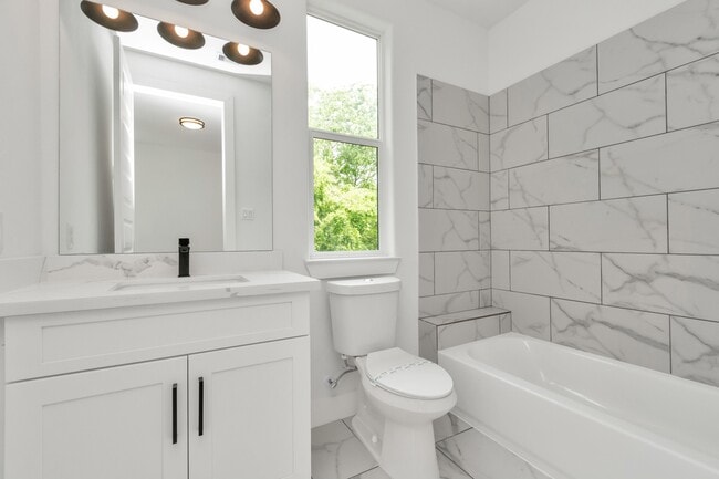 Building Photo - 2813 Drew St