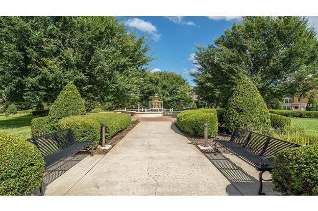 Building Photo - 2924 Lobelia Dr