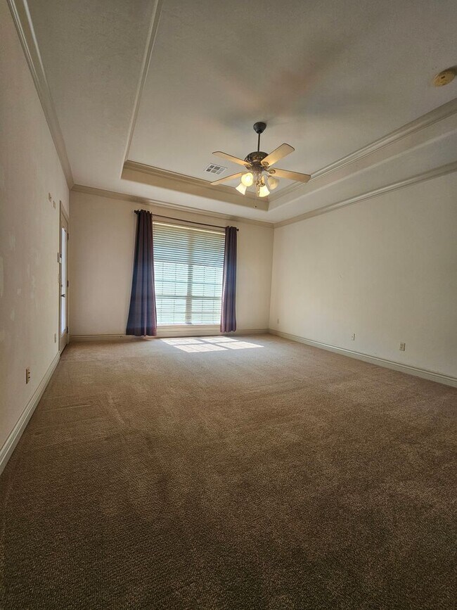 Building Photo - 513 Summit View Ct