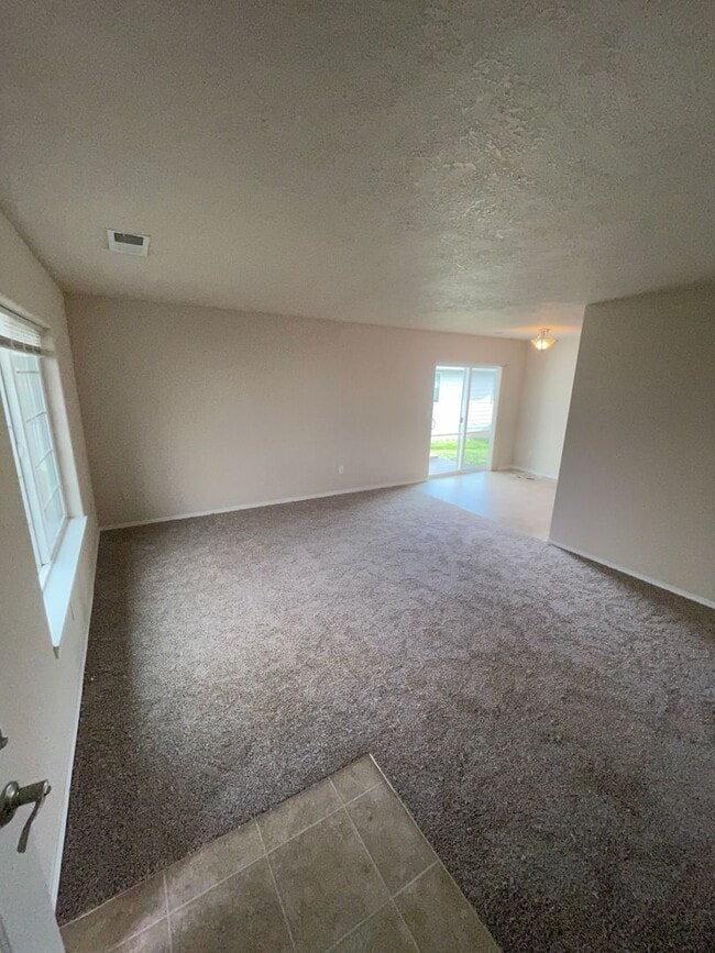 Building Photo - 917 W Ellendale Ave