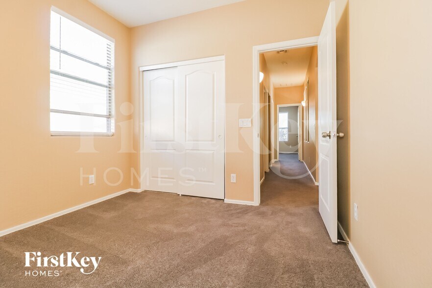 Building Photo - 7708 S 68th Dr