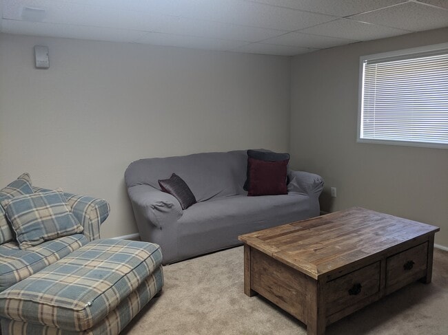 Building Photo - 2089 S Deframe St