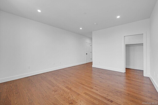 Building Photo - 291 Main St