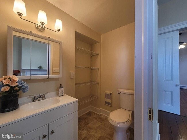 Building Photo - 447 N Loudoun St