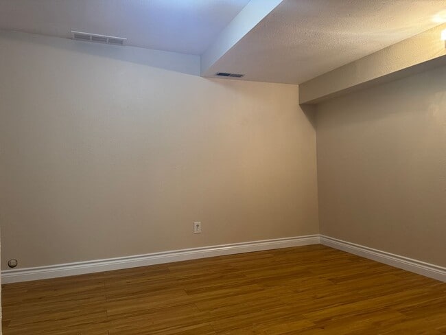 Building Photo - Beautiful Victoria Village Townhomes!