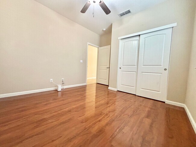 Building Photo - 12011 Country Garden Dr
