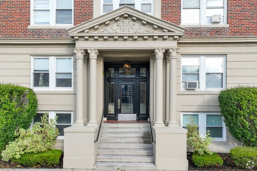 Entrance - 175 Ocean St
