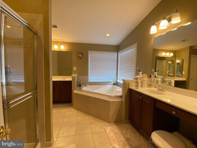 Building Photo - 42084 Bear Tooth Dr