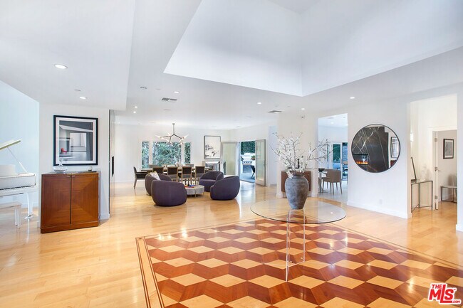 Building Photo - 1655 N Crescent Heights Blvd
