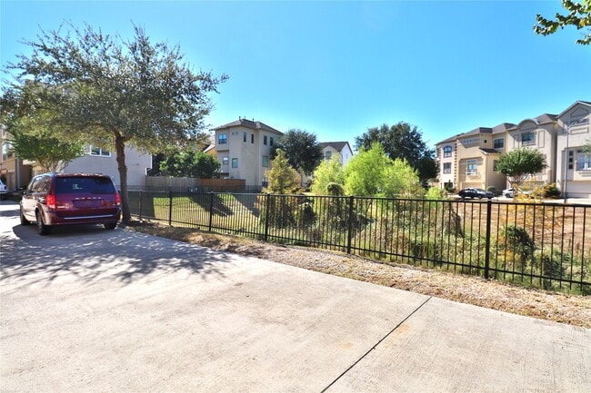 Building Photo - 3446 Clearview Villa Way
