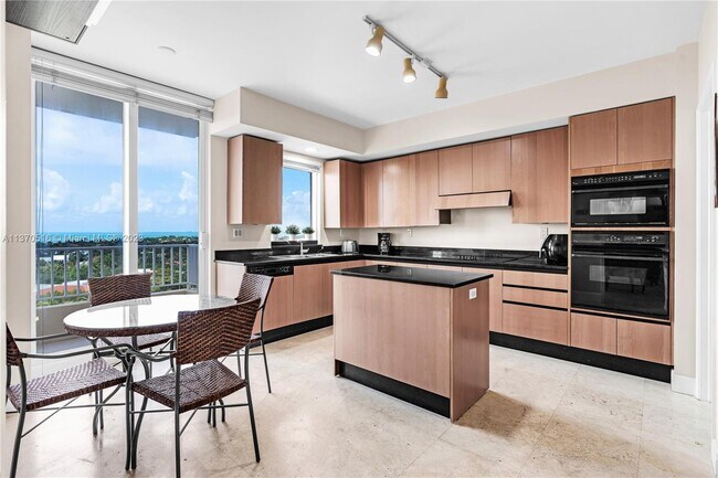 Building Photo - 789 Crandon Blvd
