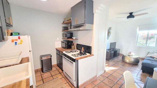 Building Photo - Charming, Fully Furnished Spanish-Style Du...