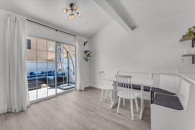 Building Photo - Modern 3-Bed Home in Green Valley – Beauti...