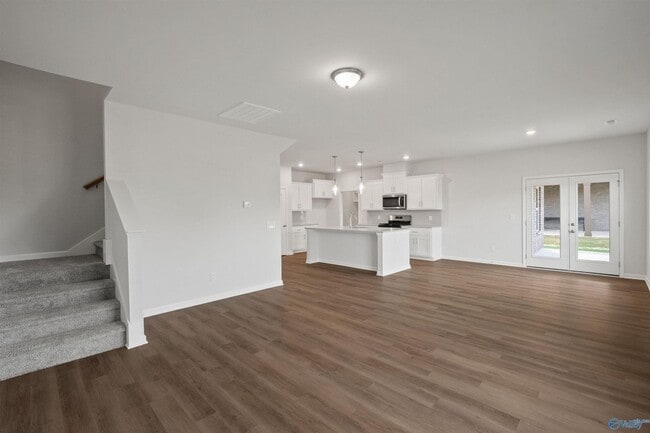 Building Photo - Move In Special!! 1/2 Off First Month's Re...
