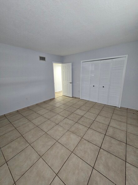 Building Photo - 2270 W 54th Pl