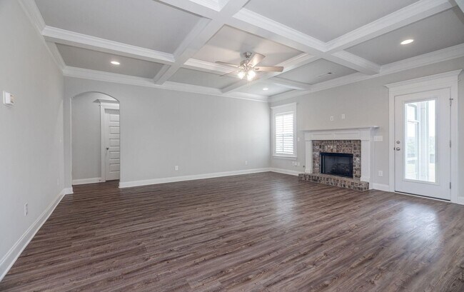Building Photo - Like New Home in Evans