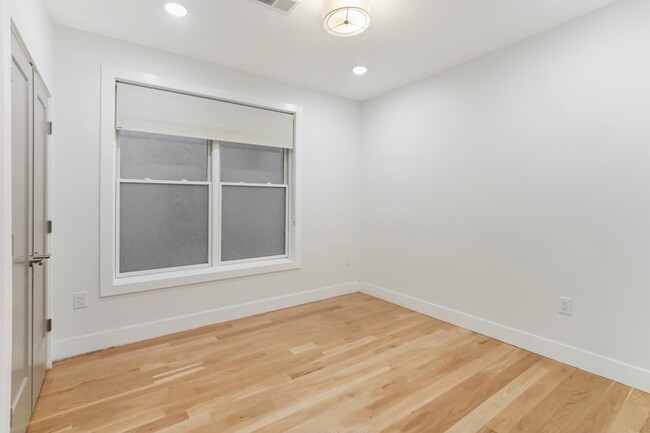 Building Photo - 382 7th St