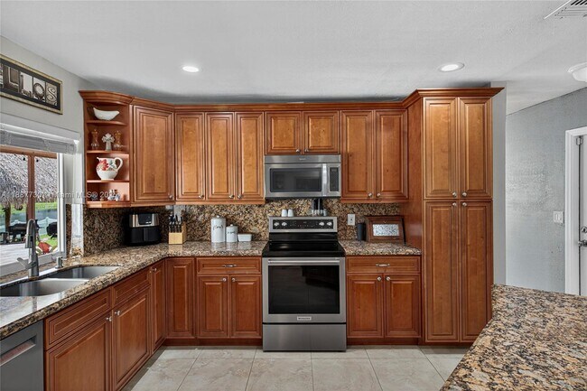 Building Photo - 10751 SW 26th Ct