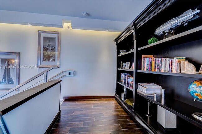 Building Photo - 1701 Sunset Harbour Dr