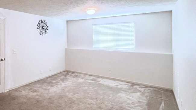 Building Photo - SW Home with great floorplan AND MOVE IN SPECIAL!