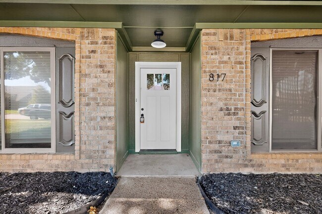 Building Photo - 817 Sycamore Creek Rd