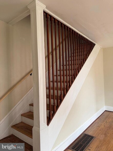 Building Photo - 117 Fairground Ave