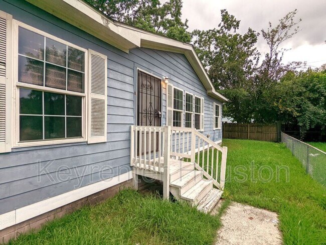 Building Photo - 829 Marjorie St