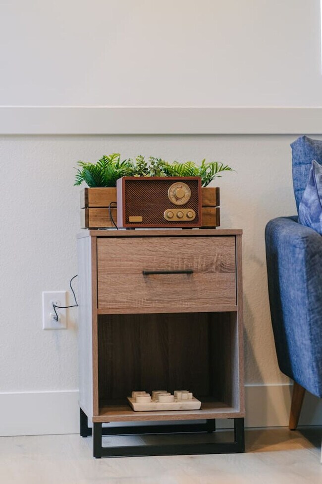 Building Photo - 3505 NE Creston Ave