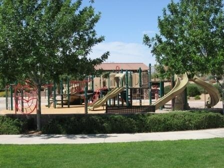 Building Photo - Beautiful Home in Shamrock Estates!