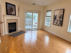 Building Photo - 2000 Davenport Ave