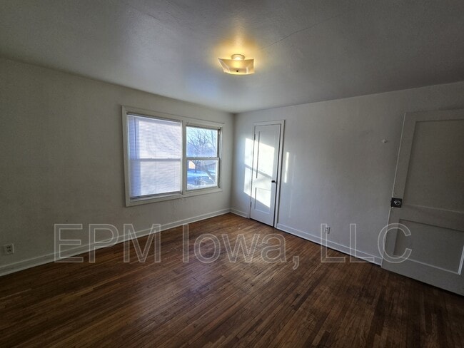 Building Photo - 261 Madison St