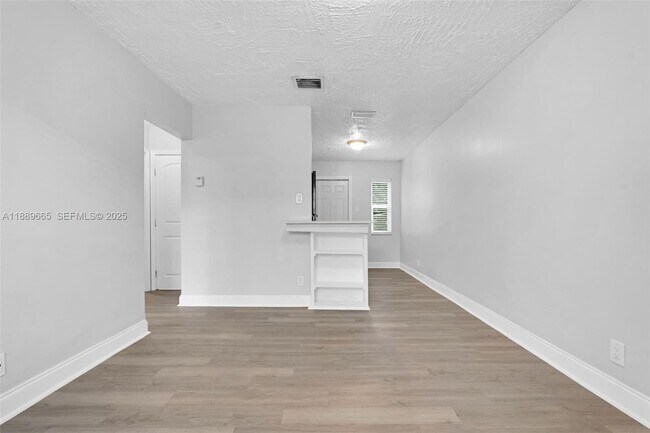 Building Photo - 746 SW 4th St