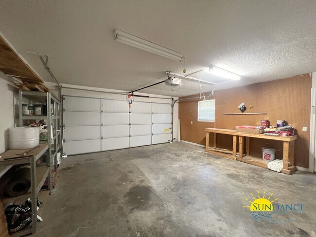 Building Photo - Charming 4 Bedroom Home in Mary Esther!