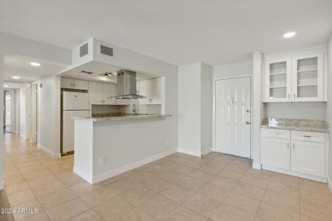 Building Photo - 8649 E Royal Palm Rd