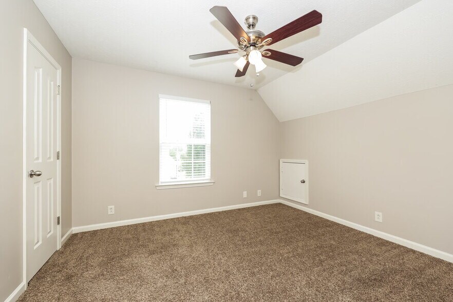 Building Photo - 1531 St Andrews Dr