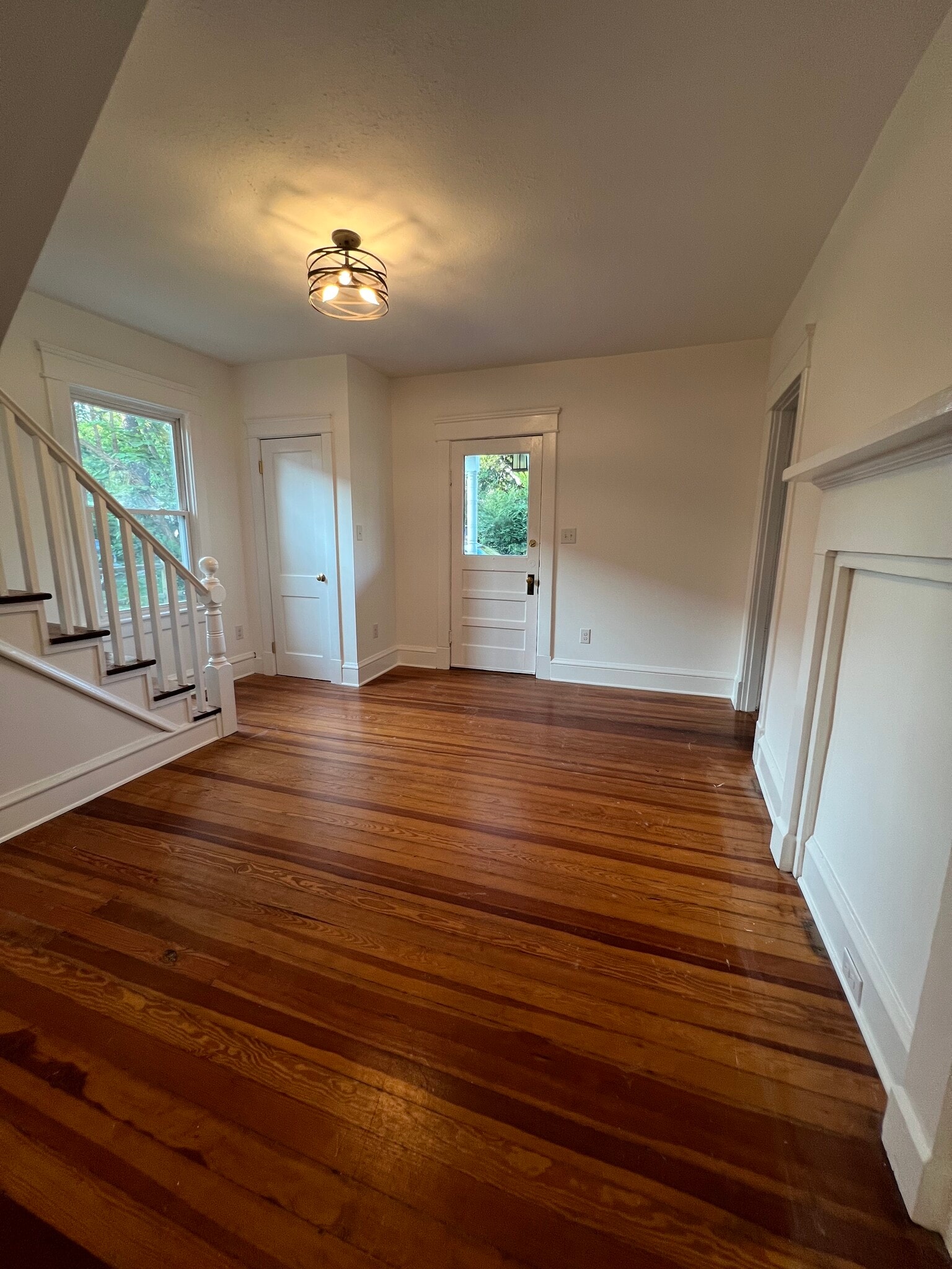Common living area, beautiful floors - 704 Blenheim Ave
