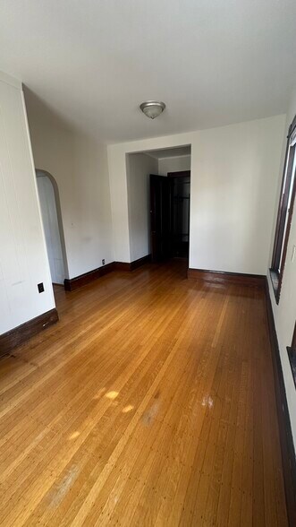 Building Photo - 72 Thurston St